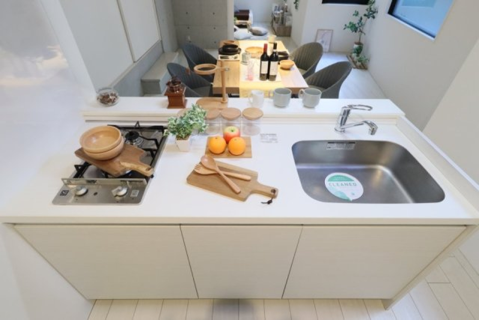 2口のガスコンロが導入されています。
※家具･小物はイメージです