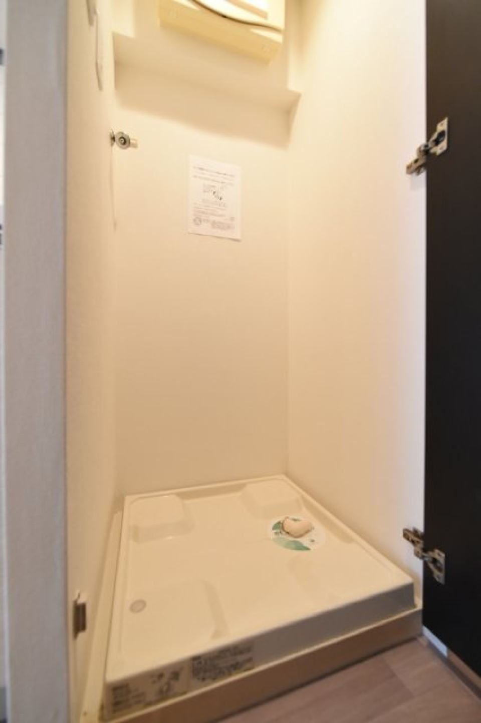 なんと室内洗濯機置場！
生活感を隠す魔法の扉です！
なかなか無い斬新な発想！