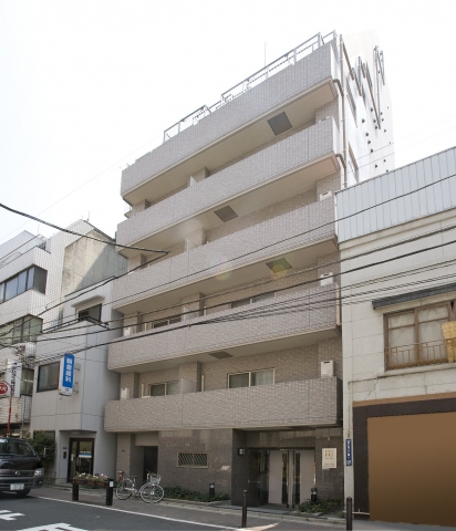 10階立ての建物の２階にあるお部屋です。