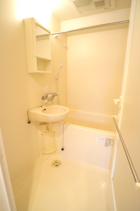 浴室と洗面台が一体型のユニットバスです。※参考写真