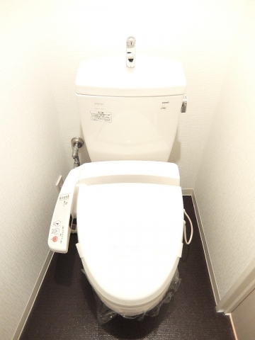 シンプルなトイレ。※参考写真