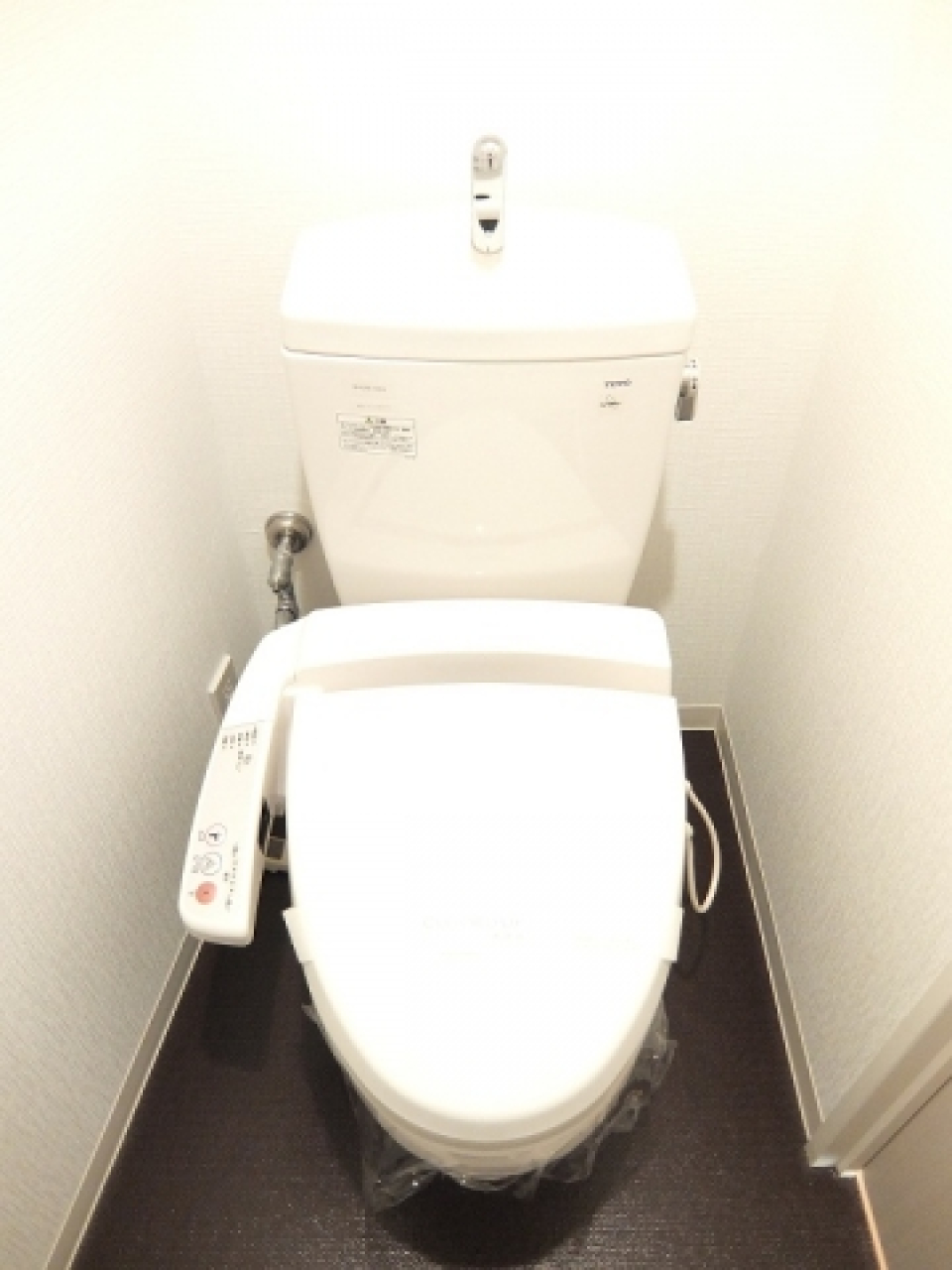 シンプルなトイレ。※参考写真