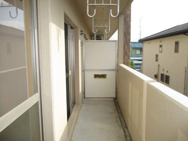 寝室からもリビングからも洋室に出られます