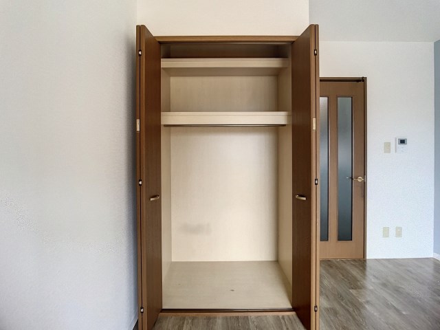 リビングには大きめのクローゼット