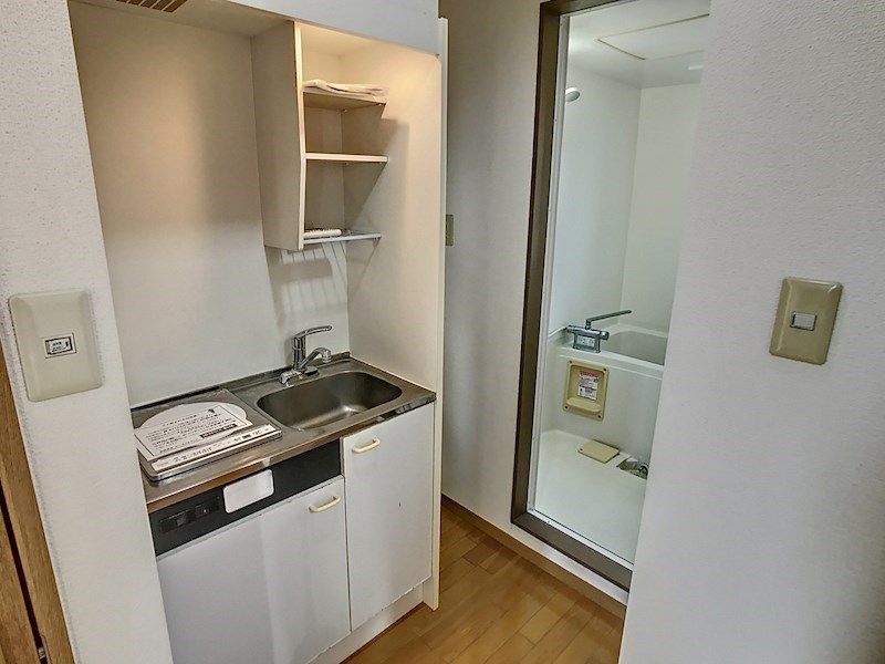 キッチン横には浴室