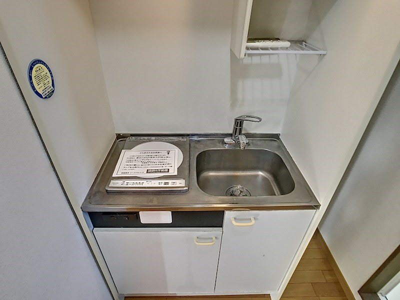 キッチンはこじんまりとしています