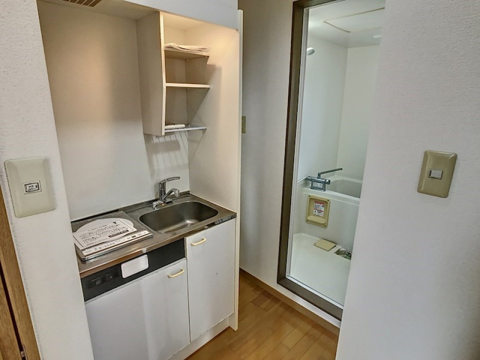 キッチン横には浴室