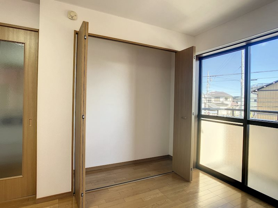 バルコニー横には大きなクローゼット