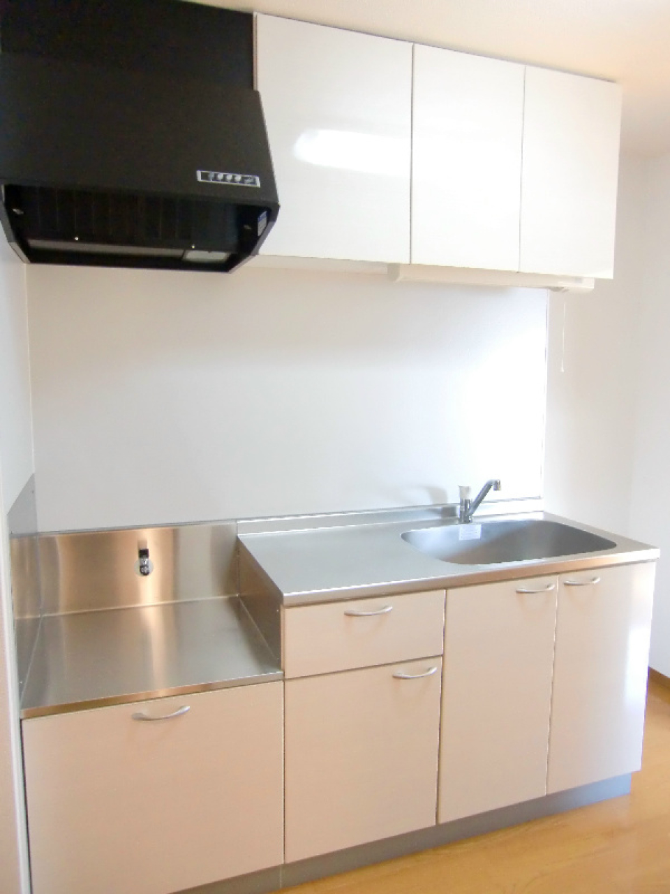 キッチンはひとり暮らしに十分な広さ