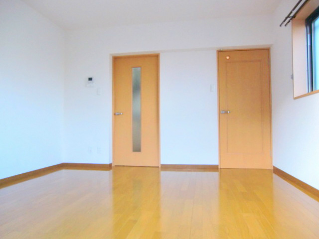 右の扉にはウォークインクローゼット