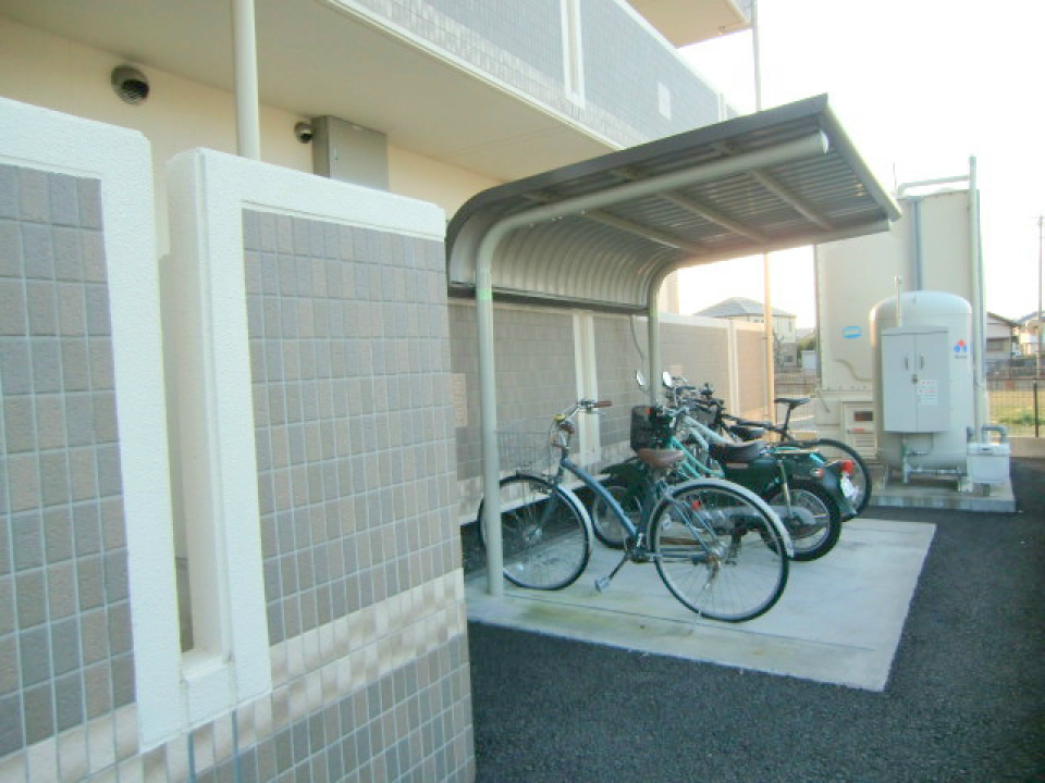 駐輪場。原付もアリ(?)