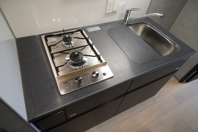 2口のガスコンロ付きです。
※写真は同タイプ住戸です。