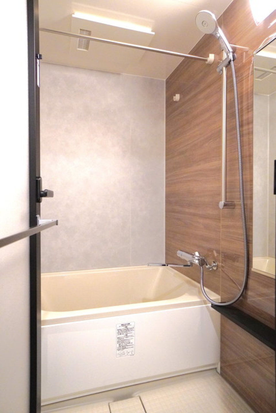 モダンな雰囲気の浴室です。
※写真は同タイプ住戸です。