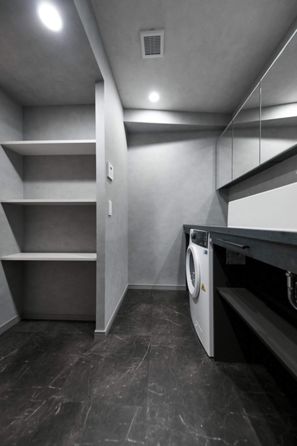 収納たっぷりです。
※写真は同タイプ住戸です。