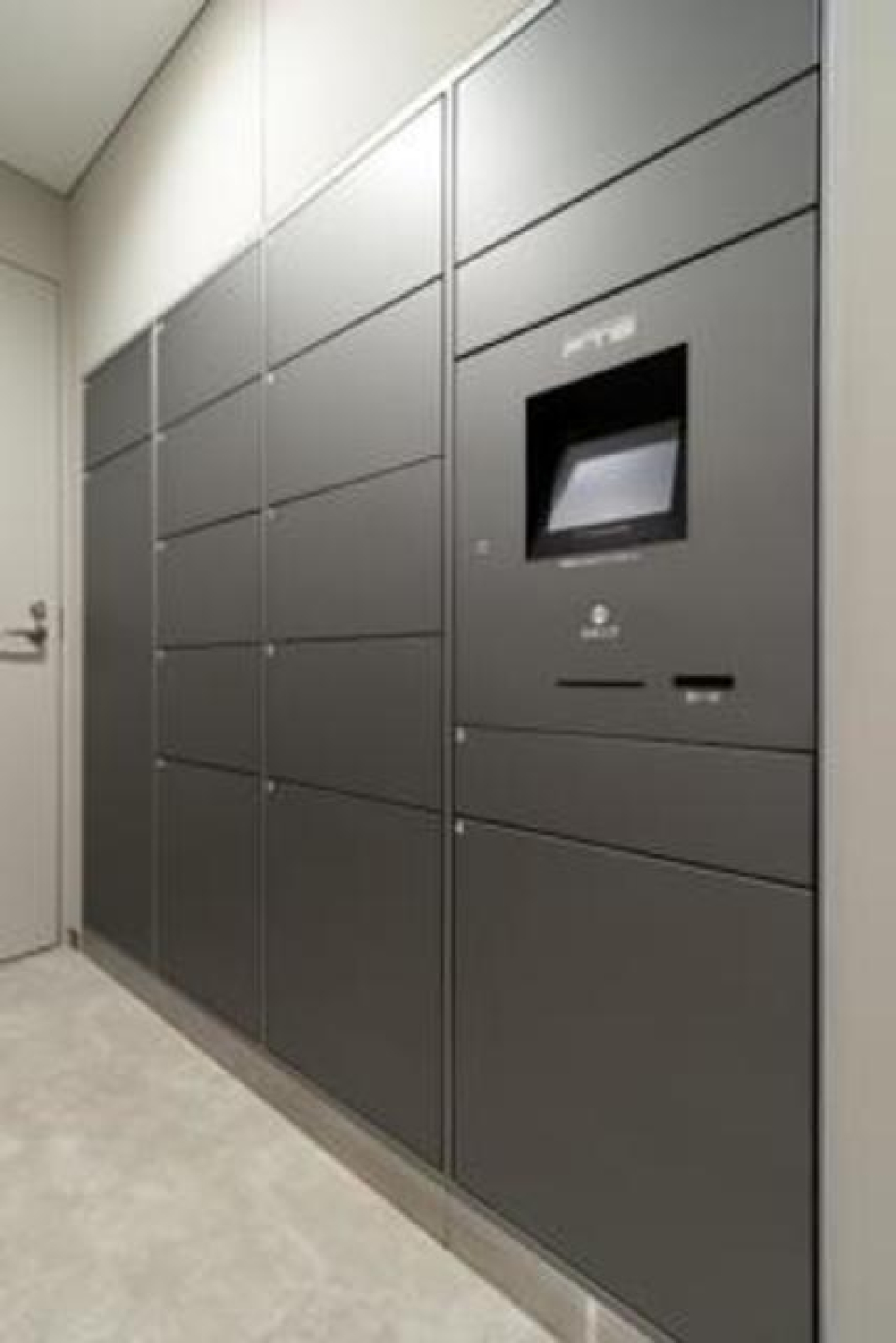 嬉しい宅配ボックス付きです。