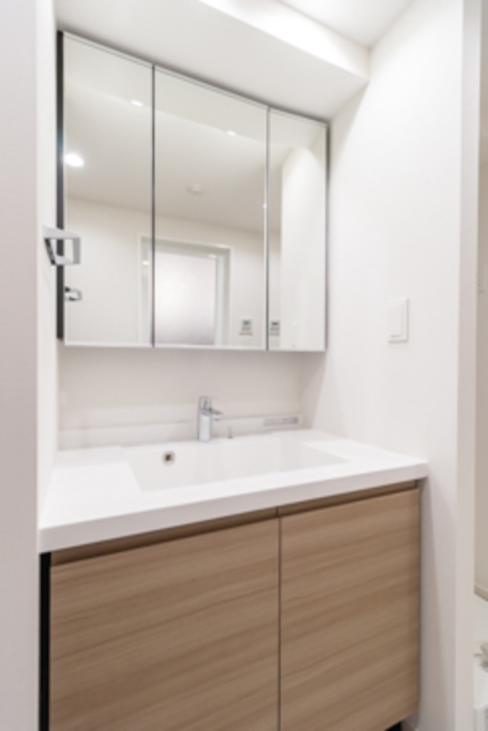 広々使用できる洗面台です。
※写真は同タイプ住戸です。