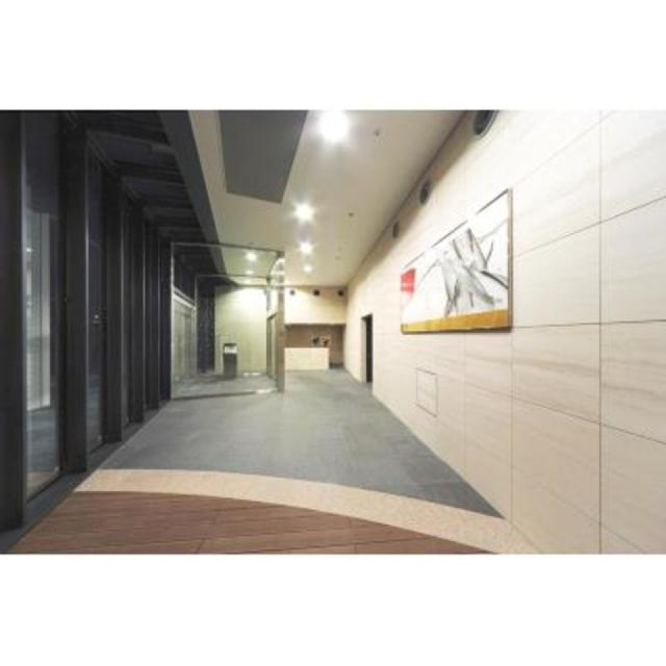 エントランスです。オートロックで安心です。