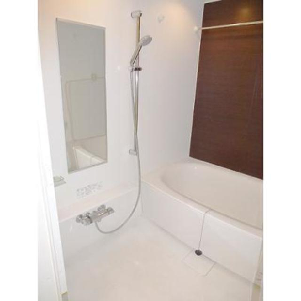 ブラウンが特徴的な浴室です。
※写真は同タイプ住戸です。