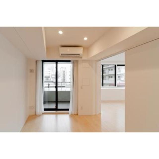 5.8帖の洋室です。
※写真は同タイプ住戸です。