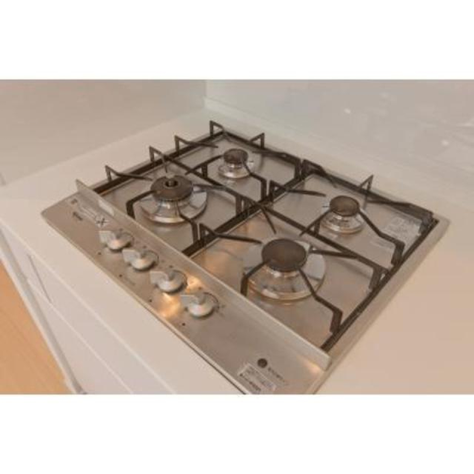 4口のガスコンロ付きです。
※写真は同タイプ住戸です。