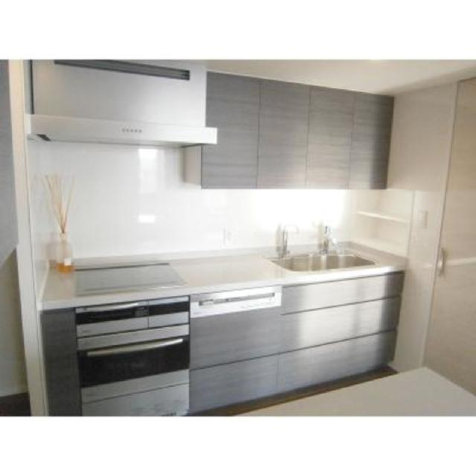 IHコンロが導入されたキッチンです。※写真は同タイプ住戸です。