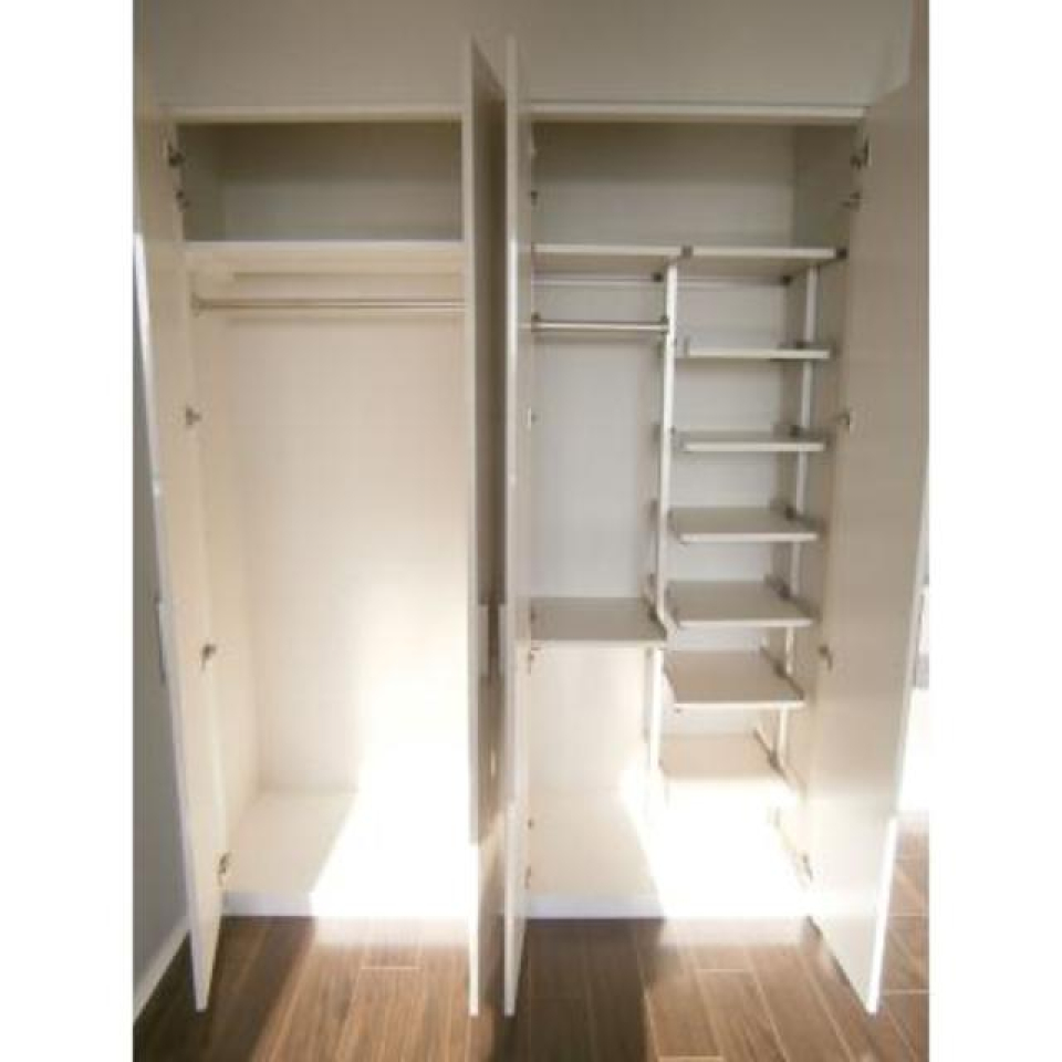 収納を開けた時の様子。※写真は同タイプ住戸です。