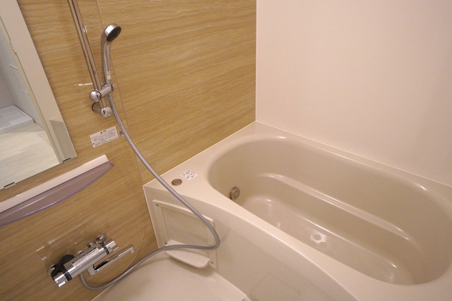 ナチュラルブラウンが特徴的な浴室です。
※写真は同タイプ住戸です。