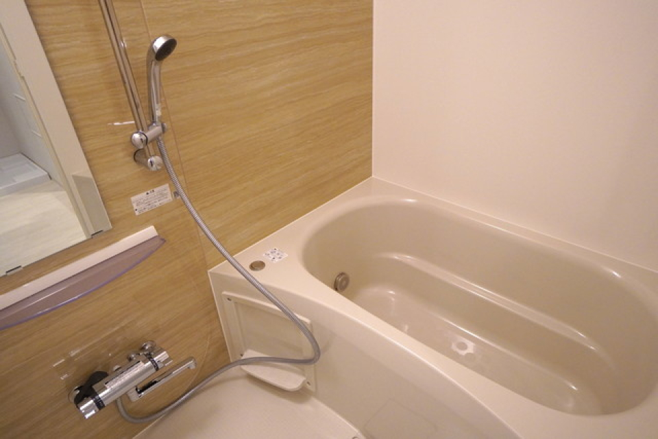ナチュラルブラウンが特徴的な浴室です。
※写真は同タイプ住戸です。