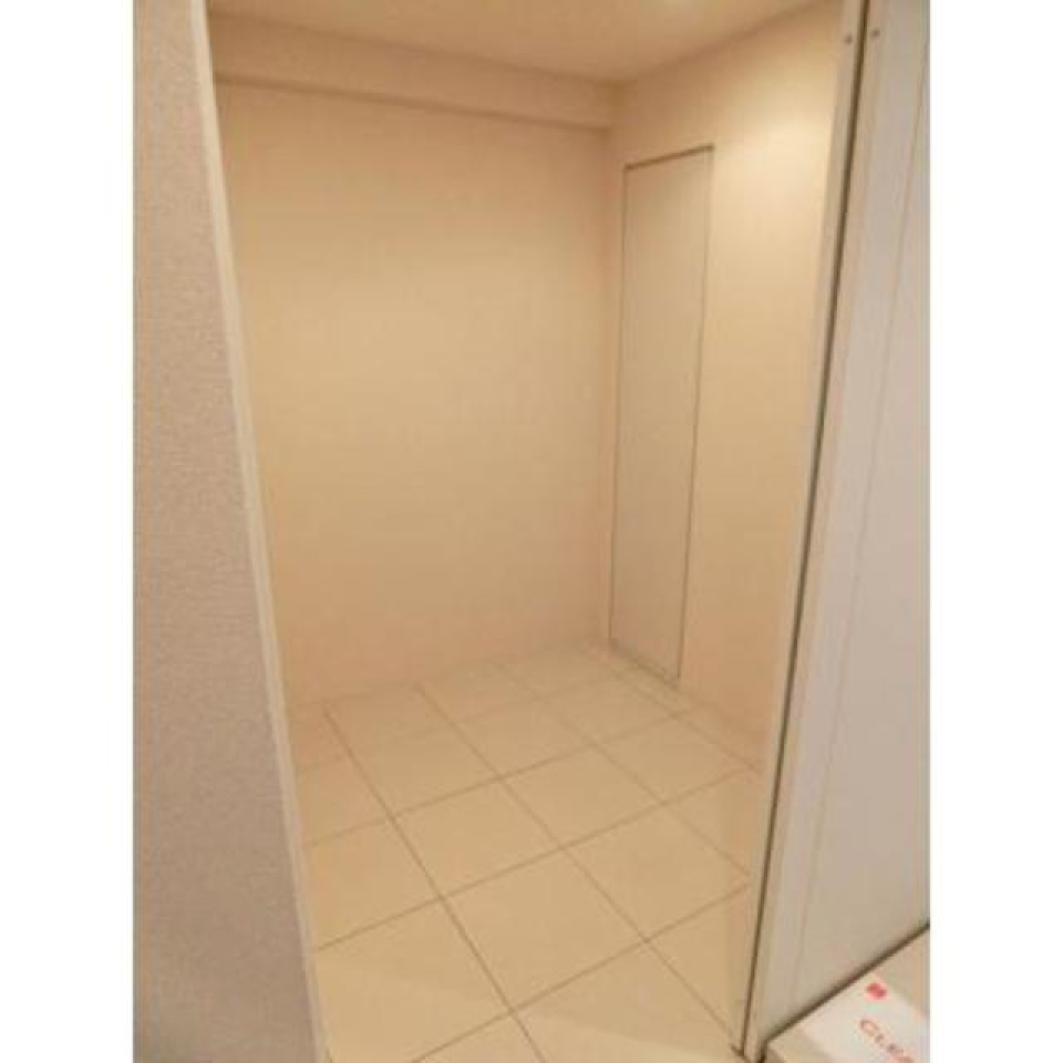 玄関に収納がついています。
※写真は同タイプ住戸です。