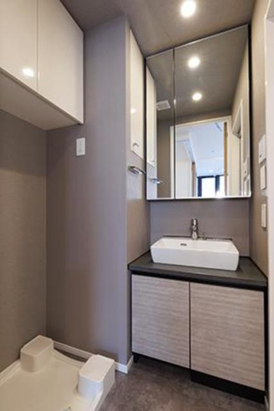 洗面台の隣に洗濯機を置くことが出来ます。※写真は同タイプ住戸です。