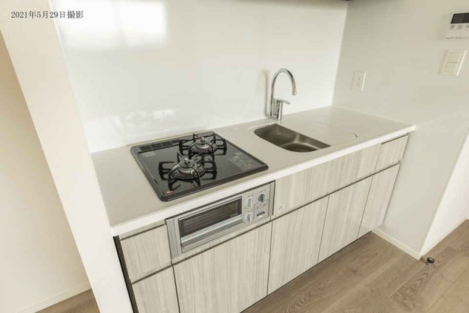 2口のガスコンロ付きです。
※写真は同タイプ住戸です。