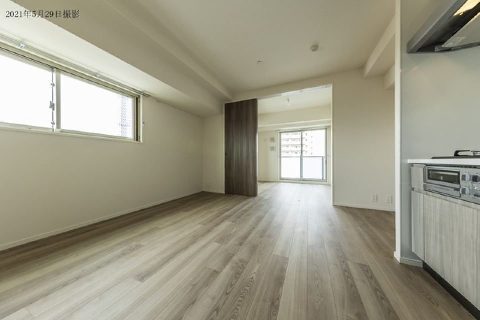 10.2帖のリビングダイニングと、6.1帖の洋室です。
※写真は同タイプ住戸です。