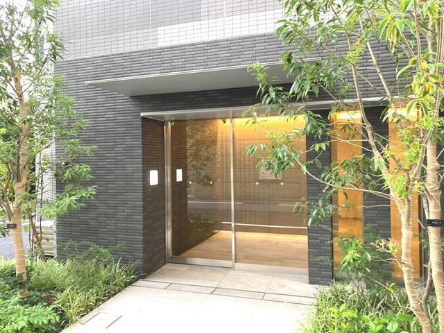 エントランスは緑を感じることができるので、季節によって変化します。楽しみですね。