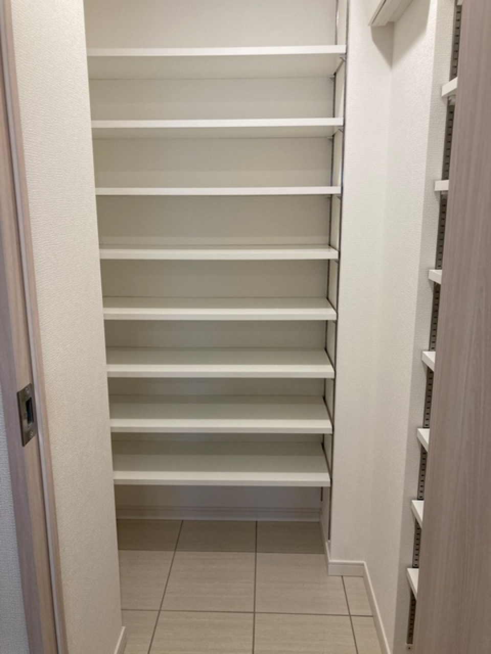 広々としたシューズボックス付きです！靴好きにはたまりません。
※写真は同タイプ住戸です。