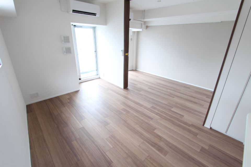 ８．２帖のLDKと５．１帖の洋室が広がります。