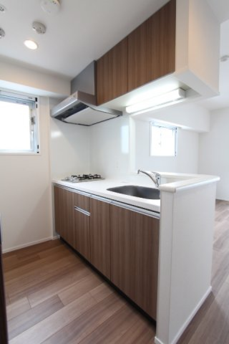 カウンターキッチンからリビングを見ながら料理ができます。