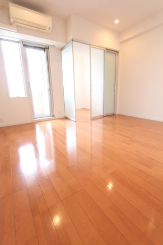 角に2.8帖の納戸があります。
※参考写真