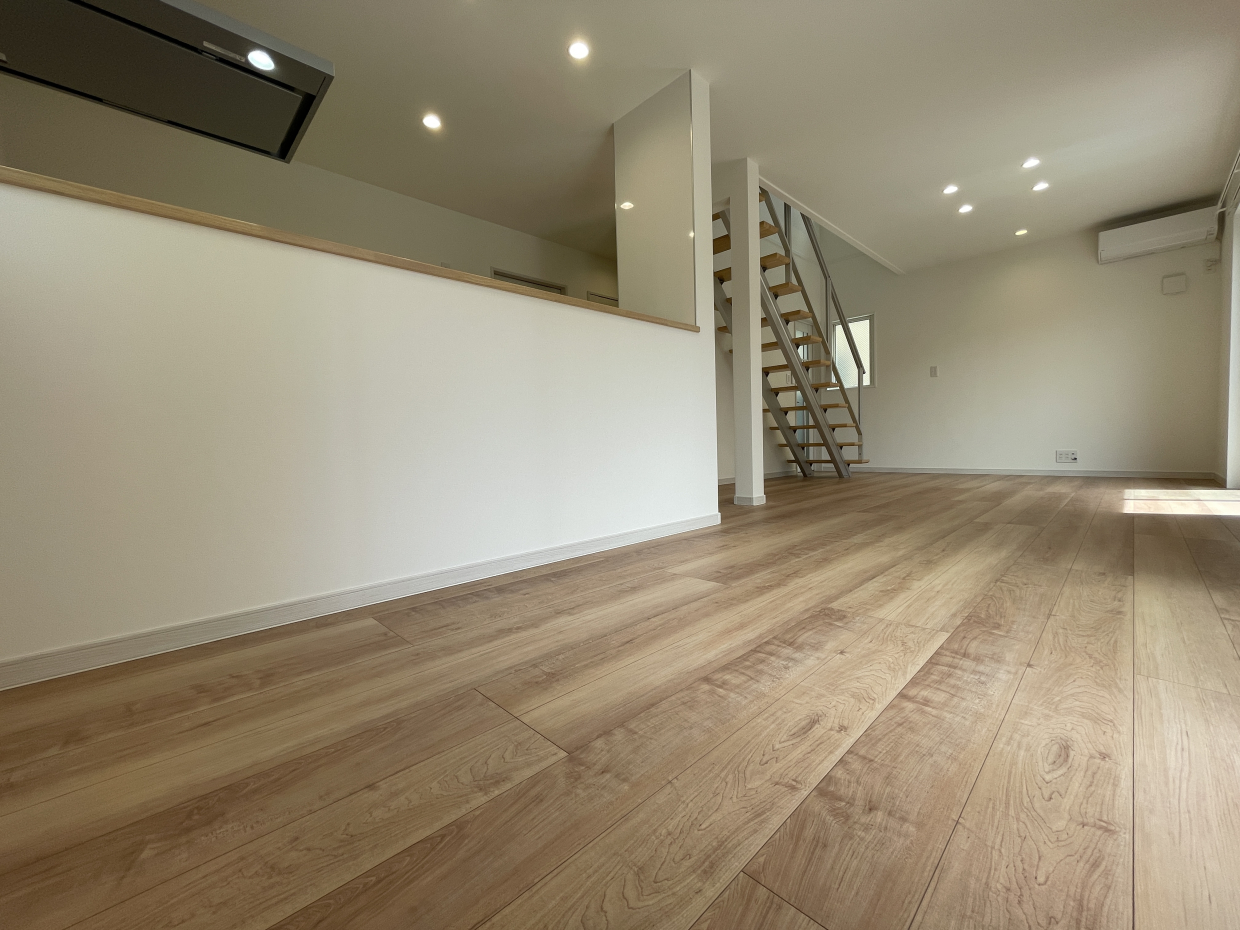 ダイニングテーブルを置いても余裕の広さ