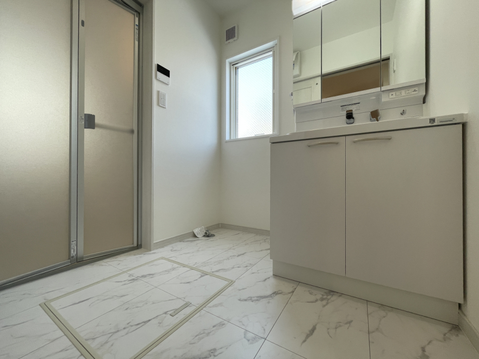 洗面所も白を基調に