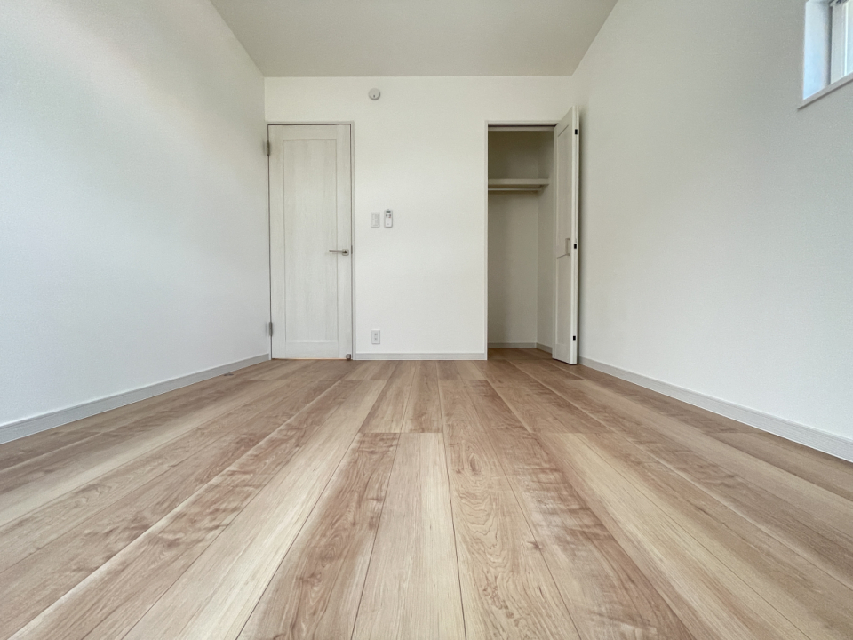 こちらも6帖の部屋。クローゼット付き