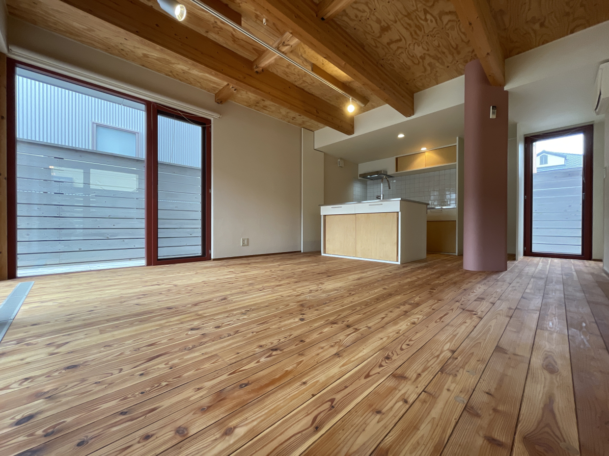 梁と天然木のロッジみたいなＬＤＫは、14.3帖