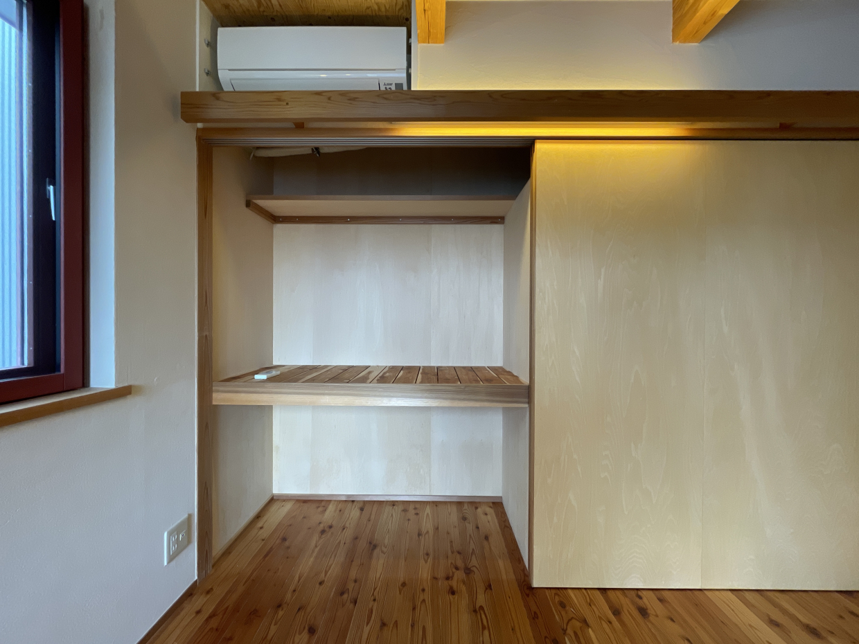 クローゼットの反対面も収納できます