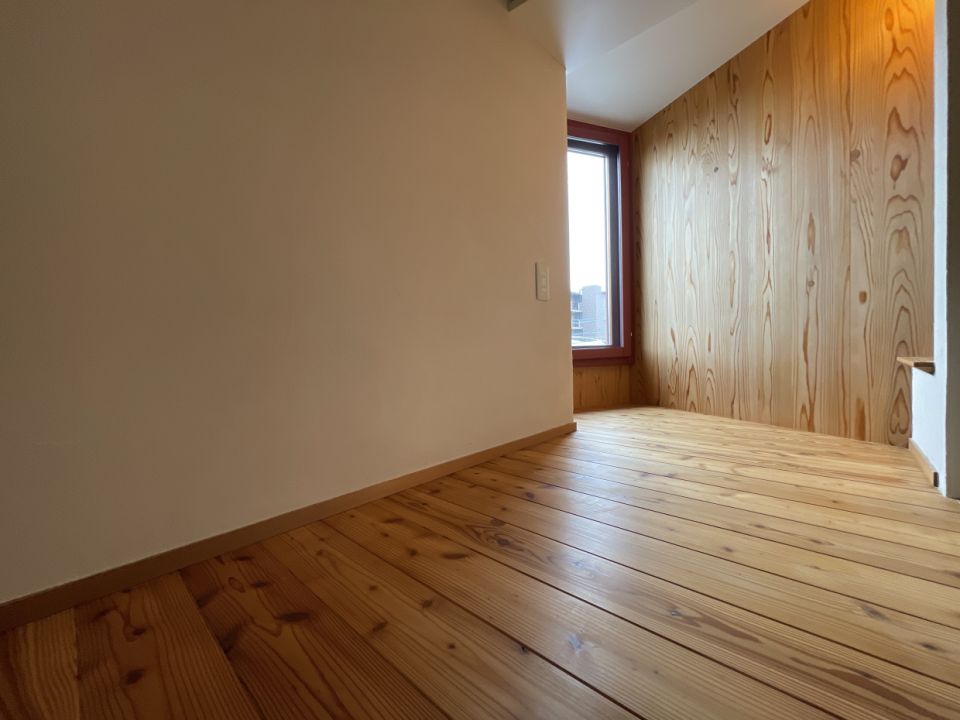 梯子を上がるとフリールームに。隠れ家みたい♩