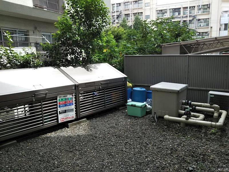 ゴミ置き場。