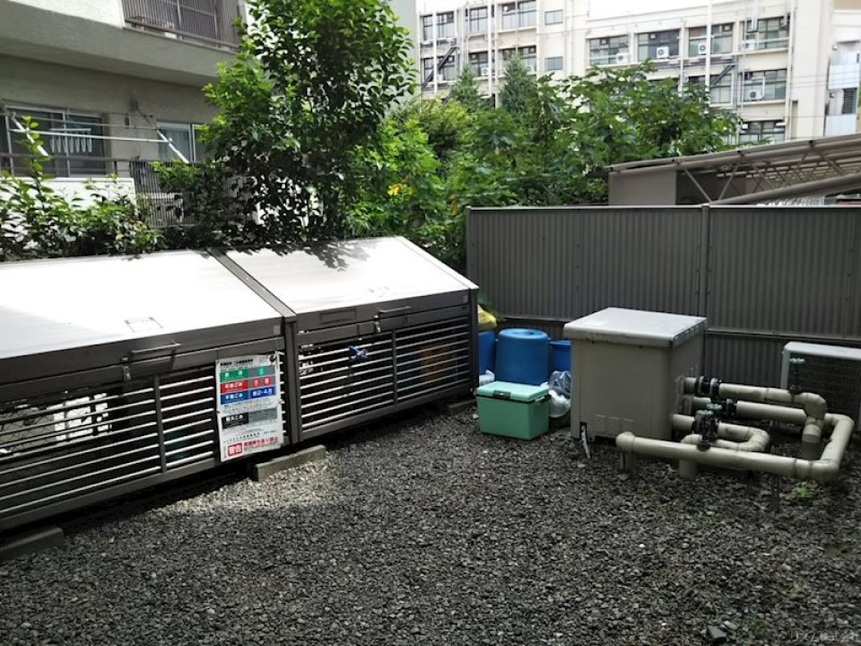 ゴミ置き場。