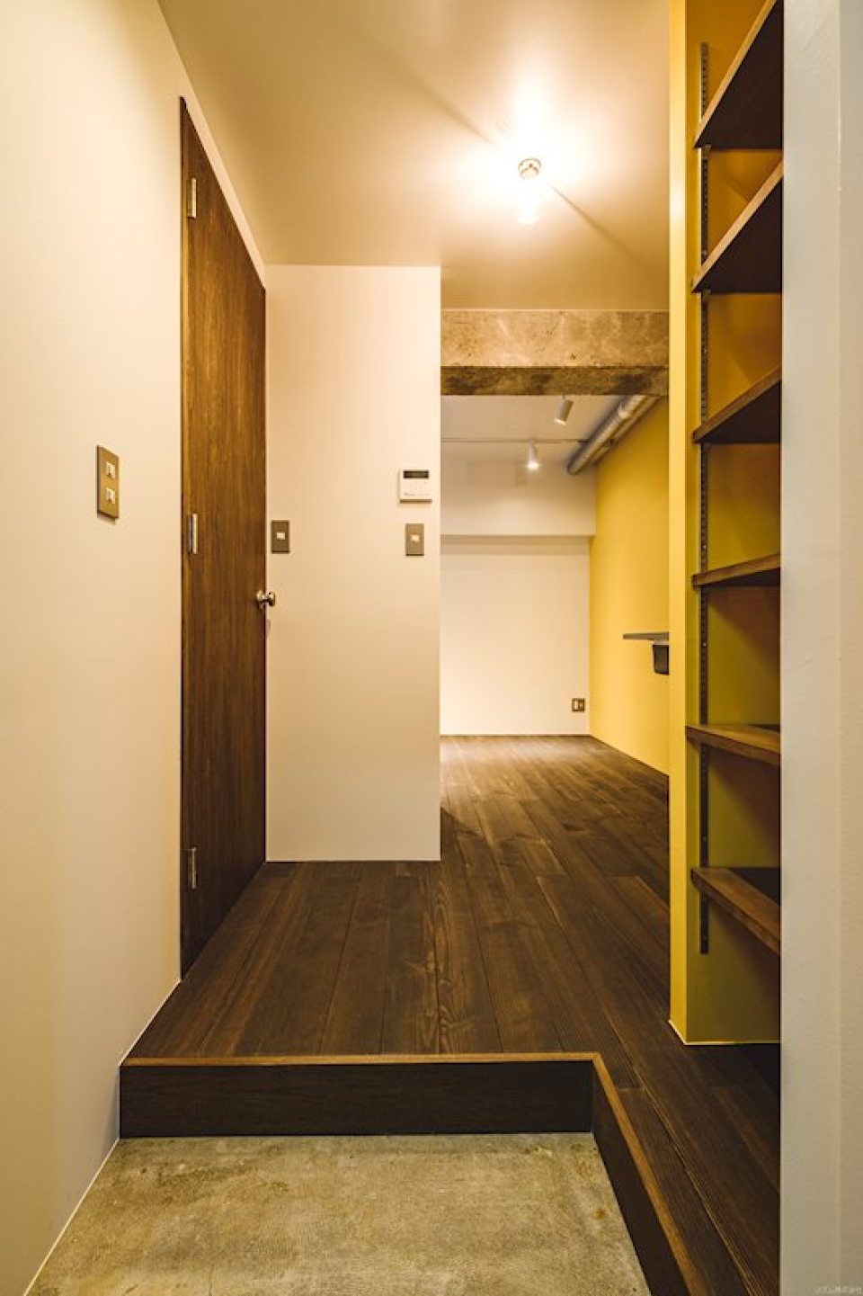 玄関から。壁が目隠しになっている。