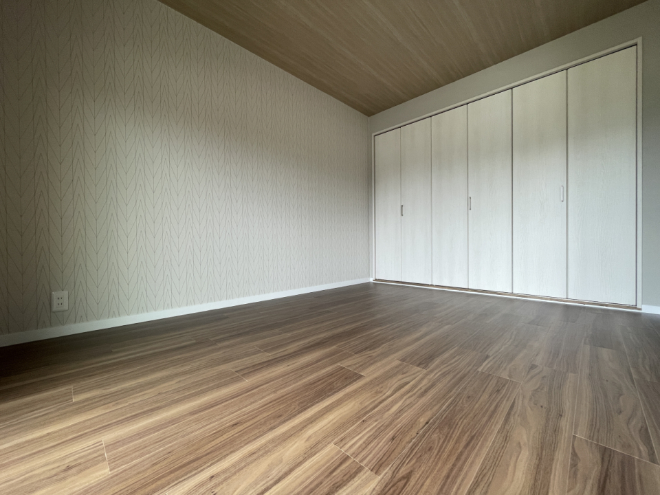 南側リビング横の部屋は6帖