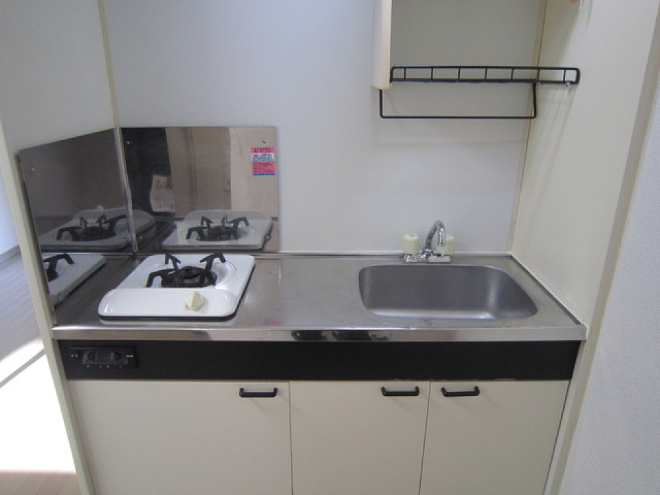 1口のガスコンロが設置されたキッチン。