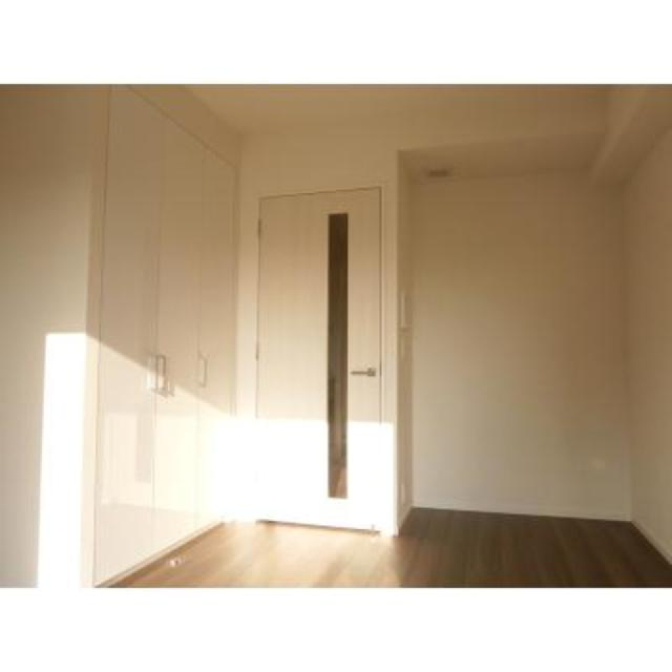 扉の横にスペースがります。
※写真は同タイプ住戸です。