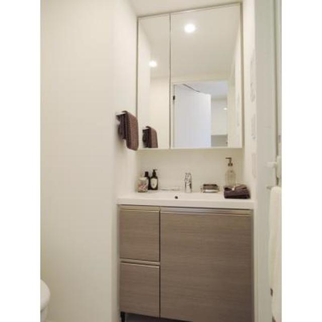 洗面台です。
※写真は同タイプ住戸です。装飾品はイメージです。